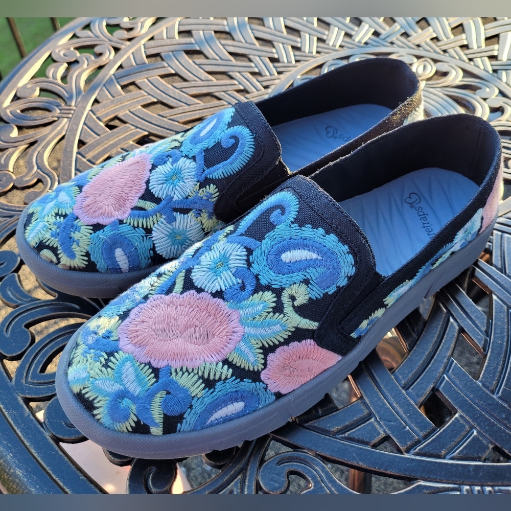 Baretraps BONAIRE Slip-On Embroidered Loafers 8W